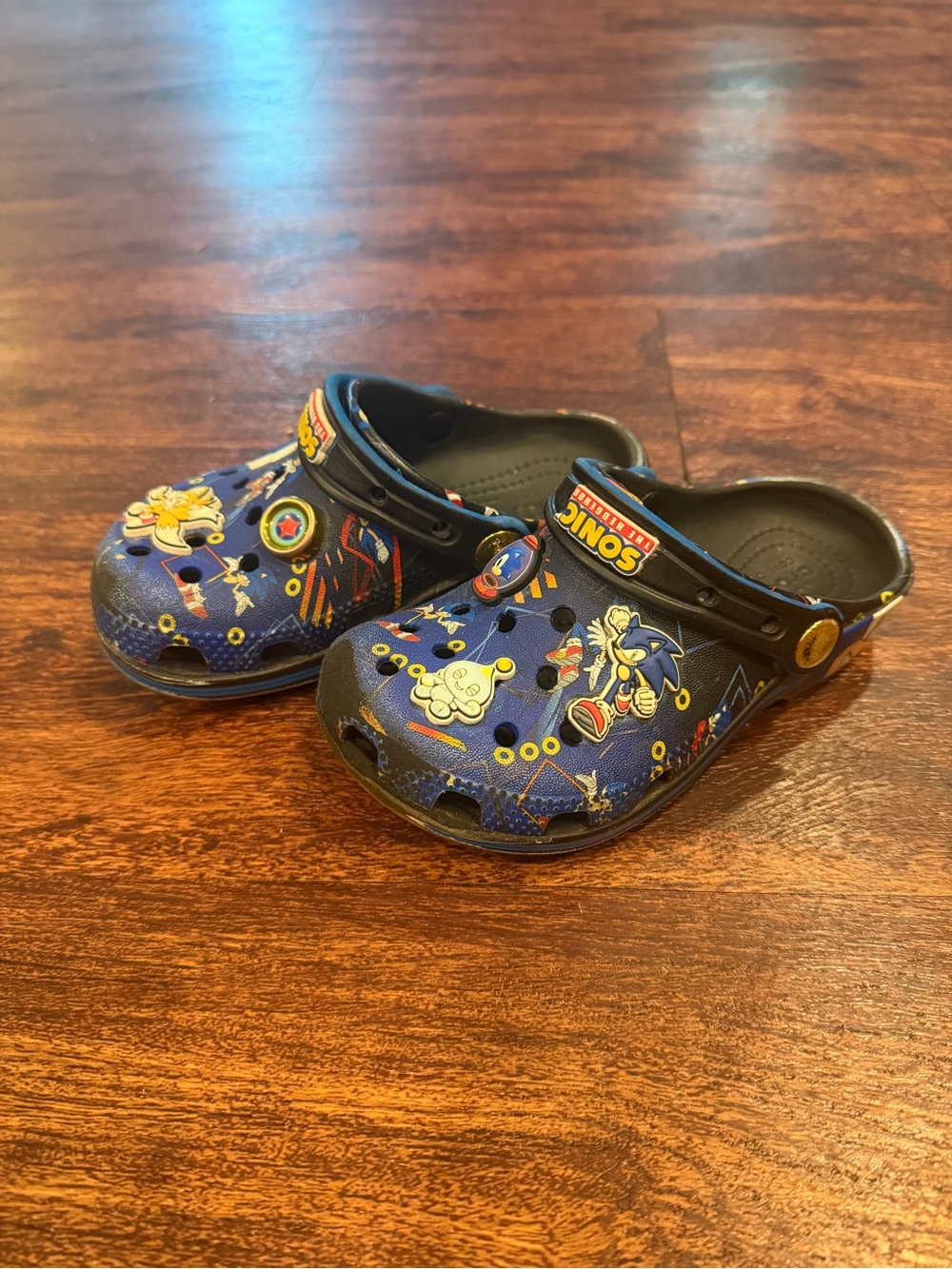 Kids Sonic Crocs - Picture 4 of 5